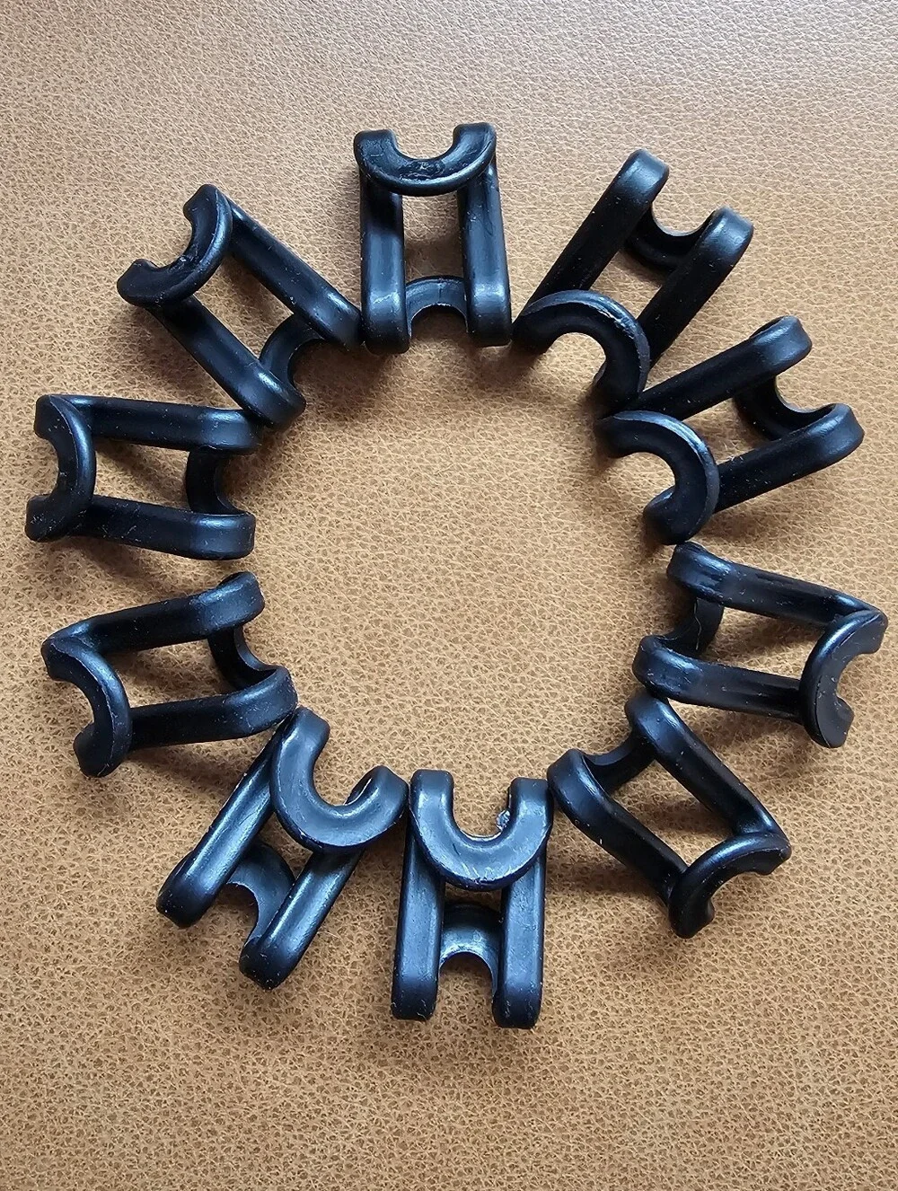 NEW In Box 100Pcs Space Saving Hanger Hooks, Heavy Duty Plastic.